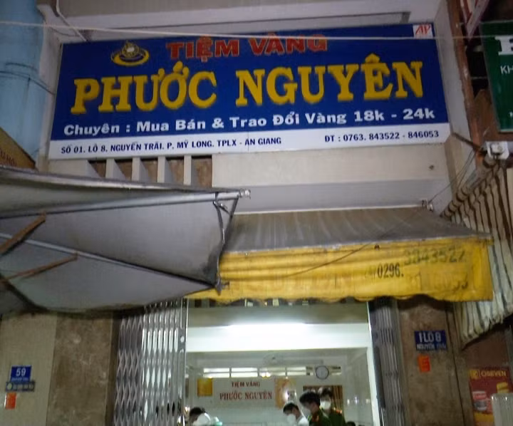 Tiệm vàng Phước Nguyên.