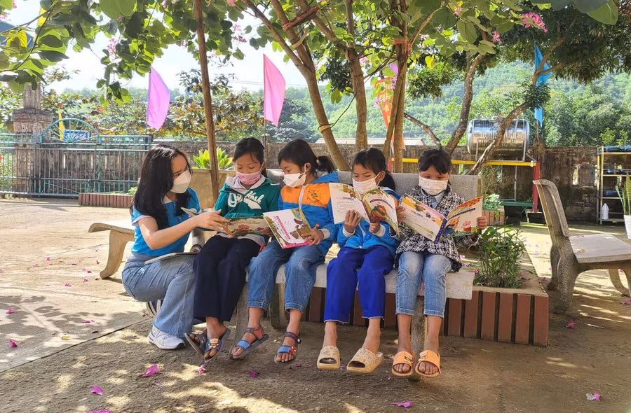 Ngoài hoạt động chuyên môn, cô Ngọc Hà tích cực tham gia hoạt động thiện nguyện lên vùng cao.