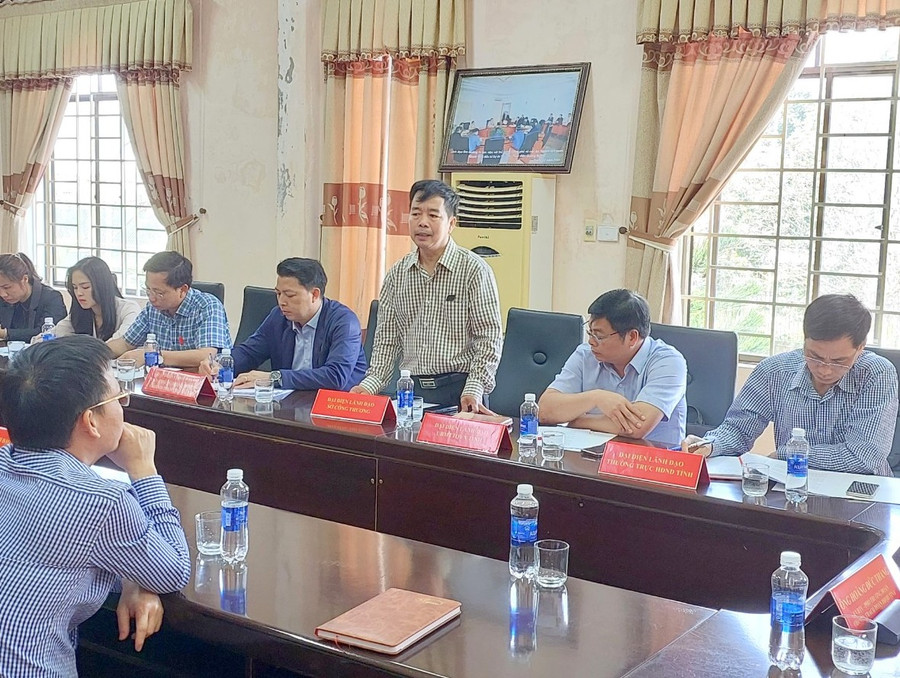 Lãnh đạo Sở Công thương tỉnh Quảng Trị trao đổi tại buổi làm việc.