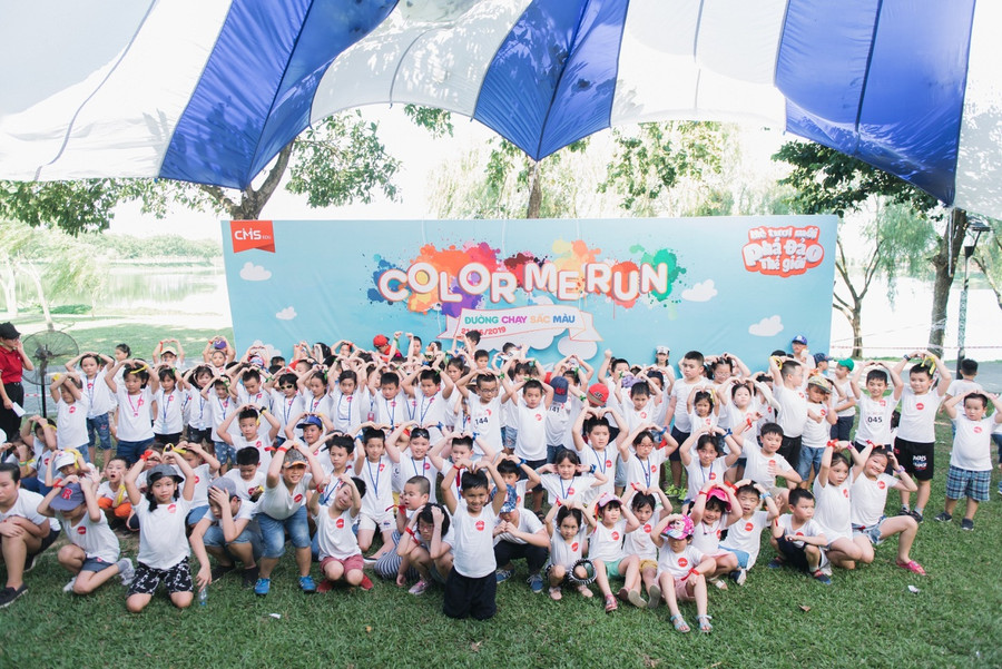 Đường Chạy Sắc Màu COLOR ME RUN vừa được diễn ra tại Công viên Yên Sở, Hà Nội.