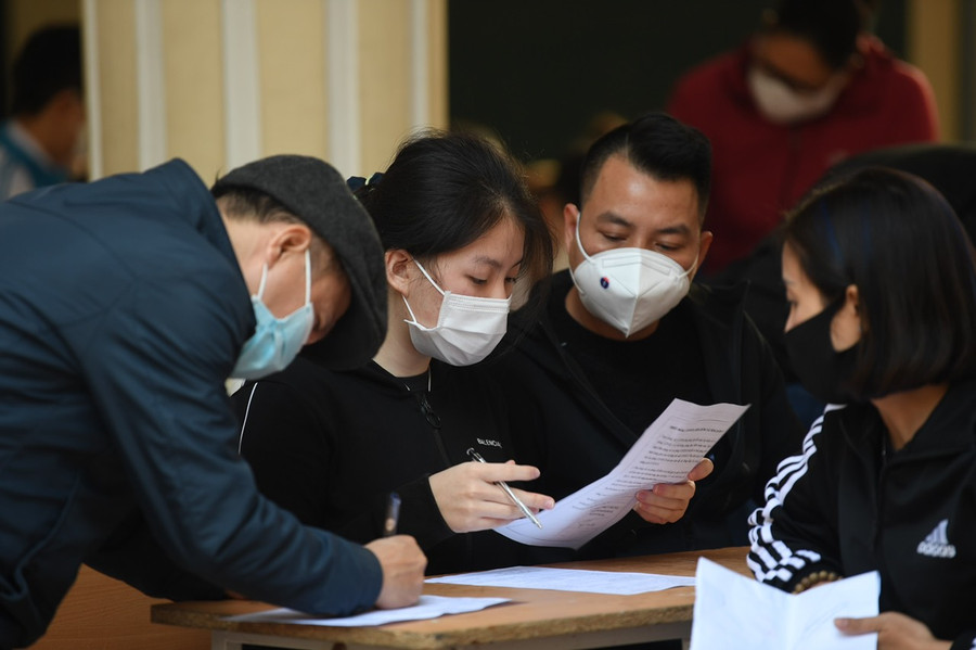 Hà Nội: tiến hành tiêm vắc xin Covid-19 cho học sinh lớp 9 ảnh 2