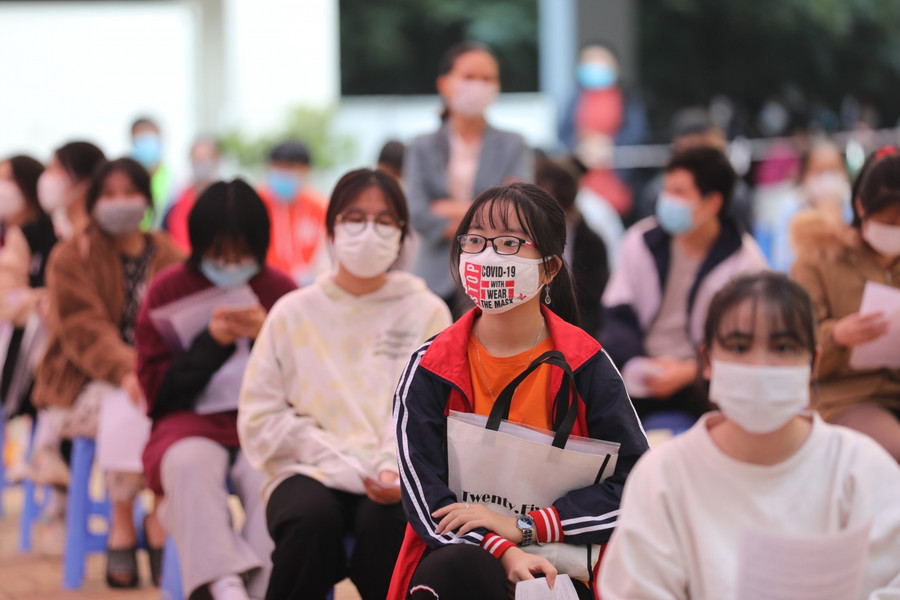 Hà Nội: tiến hành tiêm vắc xin Covid-19 cho học sinh lớp 9 ảnh 11