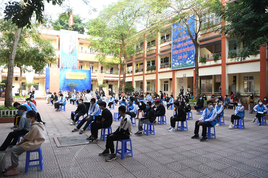 Tại trường THCS Nguyễn Trãi- Hà Đông, có 518 học sinh tiêm trên 540 học sinh đăng ký, đạt 96%. Một số học sinh dị ứng xin tiêm tại bệnh viện.