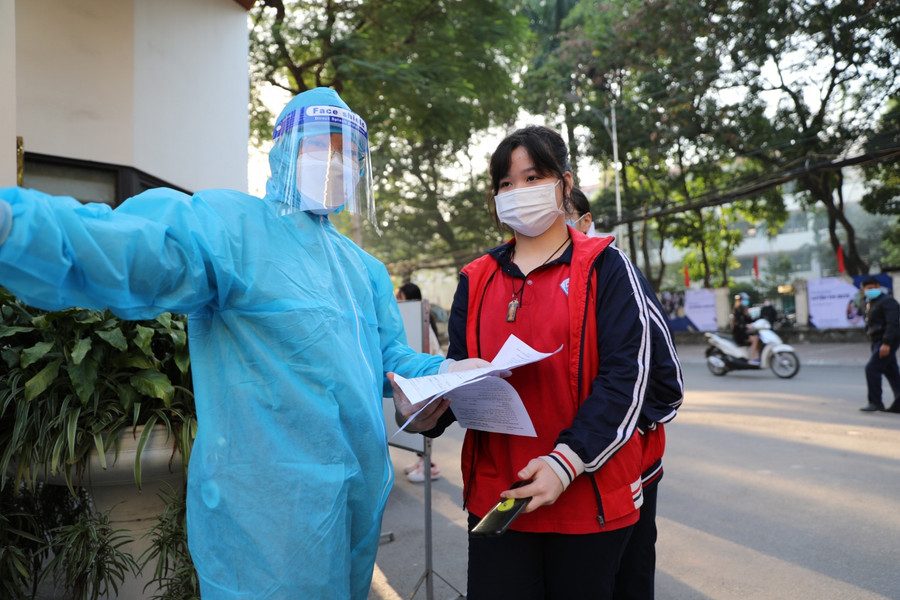 Tại trường THCS Khương Đình- Thanh Xuân trong sáng ngày hôm nay 399/421 học sinh khối lớp 9 đã tiêm tại trường.