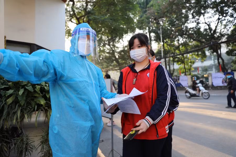 Tại trường THCS Khương Đình- Thanh Xuân trong sáng ngày hôm nay 399/421 học sinh khối lớp 9 đã tiêm tại trường.