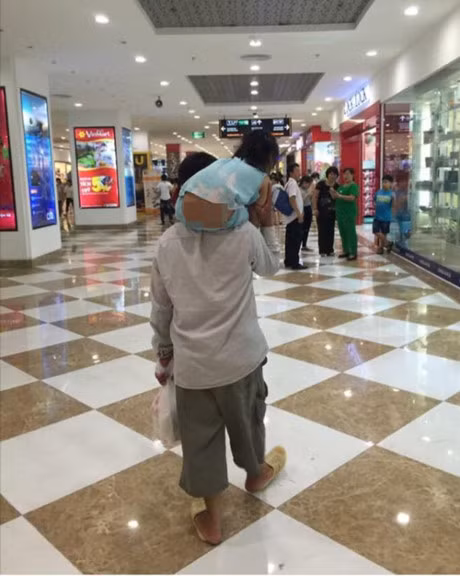 Anh cam dong: Di khap the gian khong ai tot bang me cha - Anh 5