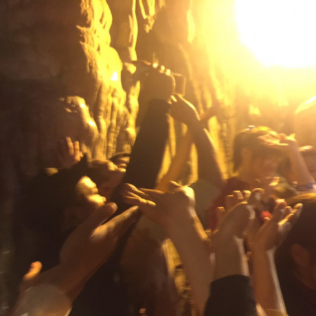 Kinh hoang bien nguoi chen chan o chua Huong - Anh 7