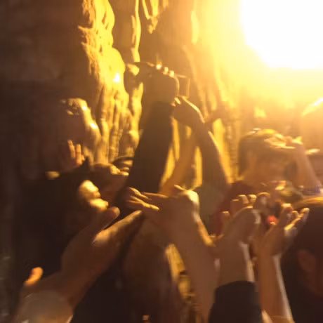 Kinh hoang bien nguoi chen chan o chua Huong - Anh 7