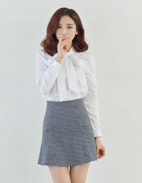 Cach mix ao so mi dai tay voi chan vay dep - Anh 6