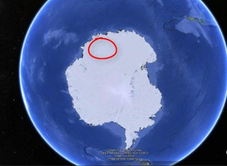 Vat the nghi tau ngoai hanh tinh an nau trong hang dong o Nam Cuc - Anh 2