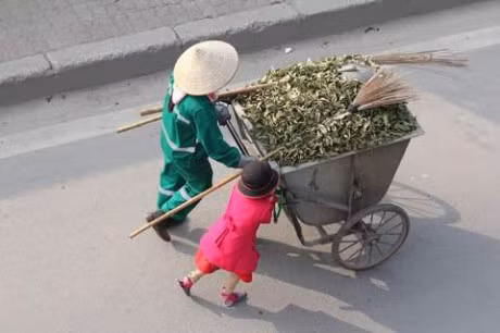 Anh cam dong: Di khap the gian khong ai tot bang me cha - Anh 7