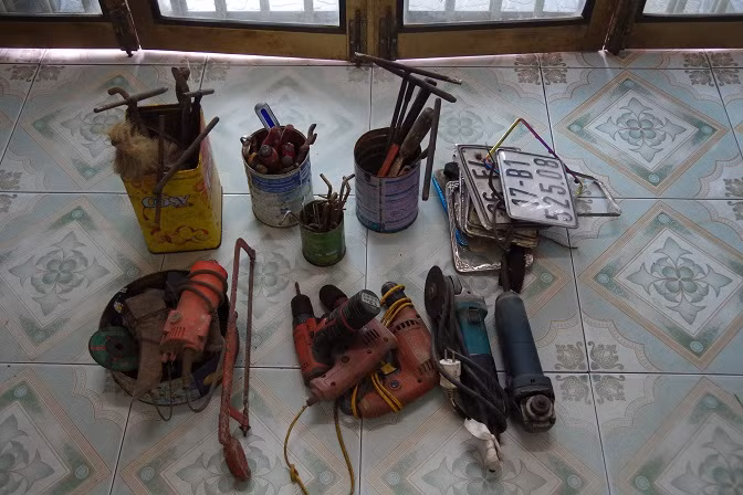 Dụng cụ dùng để đục số khung, số máy xe mô tô.