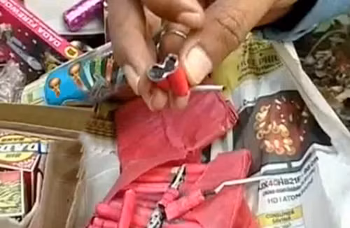 Những viên pháo còn lại tại hiện trường. Ảnh: Damini Nikam.