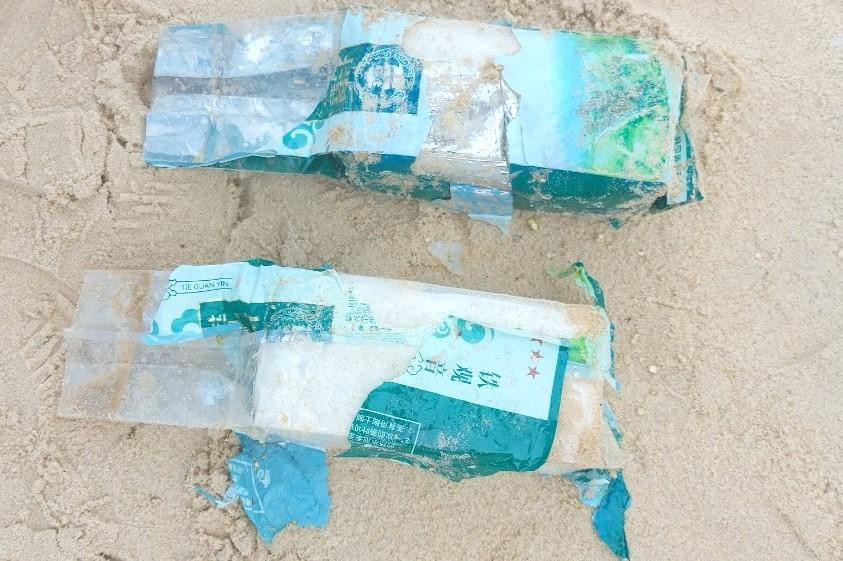 Các gói chất rắn nghi ma túy liên tục được người dân Quảng Trị phát hiện. Các gói chất rắn nghi ma túy liên tục được người dân Quảng Trị phát hiện.