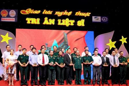 Tiết mục nghệ thuật tại chương trình