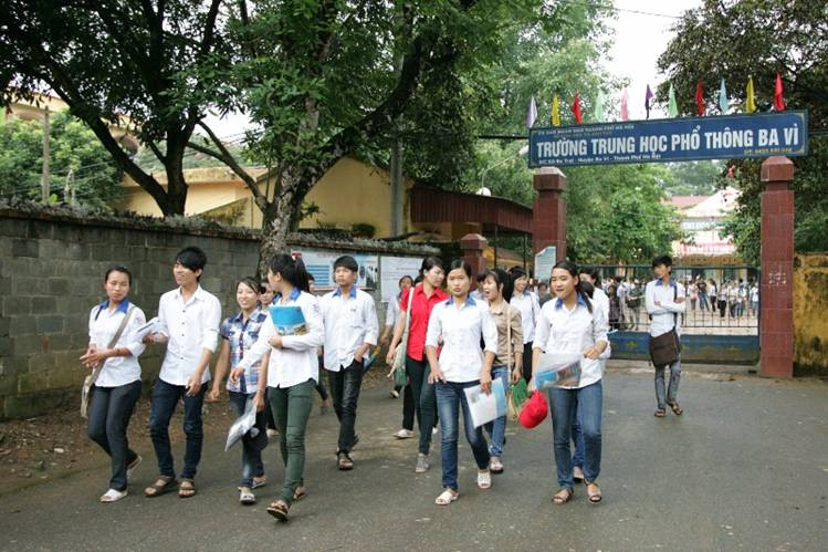 Có nhiều thay đổi trong nhận thức của thí sinh ảnh 4 Những thí sinh người dân tộc đầu tiên hoàn thành bài thi tại Hội đồng thi Trường THPT Ba vì