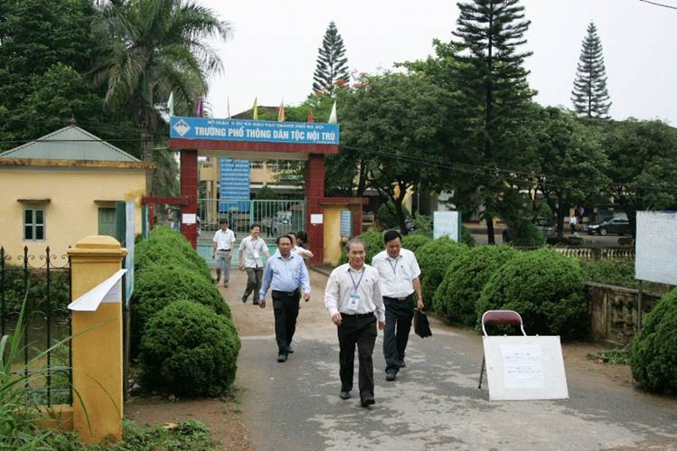 Có nhiều thay đổi trong nhận thức của thí sinh ảnh 1 Thứ trưởng Nguyễn Vinh Hiển và Đoàn Thanh tra tại Trường Phổ thông DTND