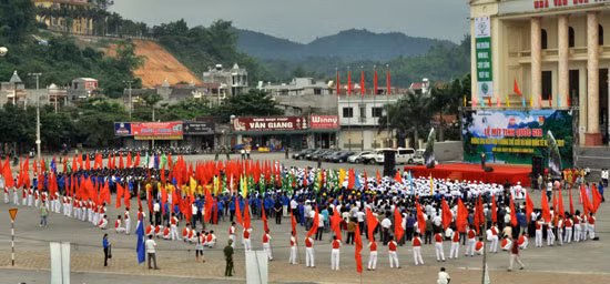 Toàn cảnh lễ mit-tinh