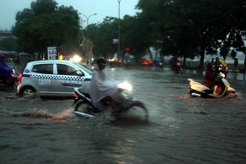 Đường thênh thang và mặt nước cũng mênh mang. Ảnh, gdtd.vn