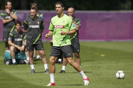 C.Ronaldo phớt lờ áp lực từ giới truyền thông