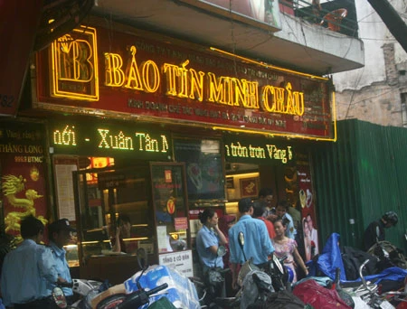 Vàng trong nước phi mã