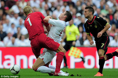 Gary Cahill đã bỏ lỡ EURO 2012 bởi chấn thương gãy xương hàm Gary Cahill đã bỏ lỡ EURO 2012 bởi chấn thương gãy sương hàm