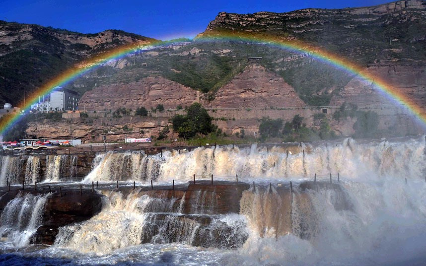 A rainbow above the Hukou (Kettle’s Mouth) Waterfall in the Shanxi-Shaanxi section of the Yellow River valley in China