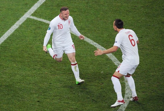 Rooney tỏa sáng, tuyển Anh thẳng tiến vào tứ kết