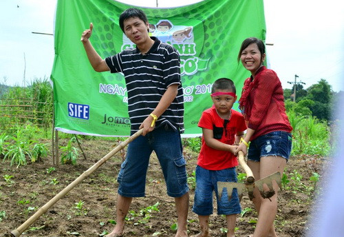 Gia đình "hữu cơ" đoạt giải Nhất cuộc thi. Gia đình "hữu cơ" đoạt giải Nhất cuộc thi.