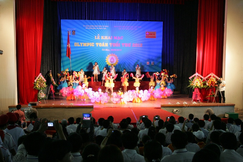 Chương trình văn nghệ chào mừng của học sinh Tp. Cà Mau 