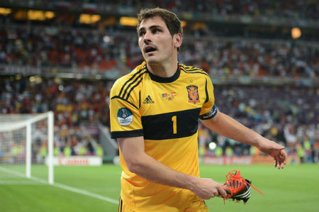Iker Casillas góp công lớn đưa ĐT TBN vào chơi trận chung kết Euro 2012