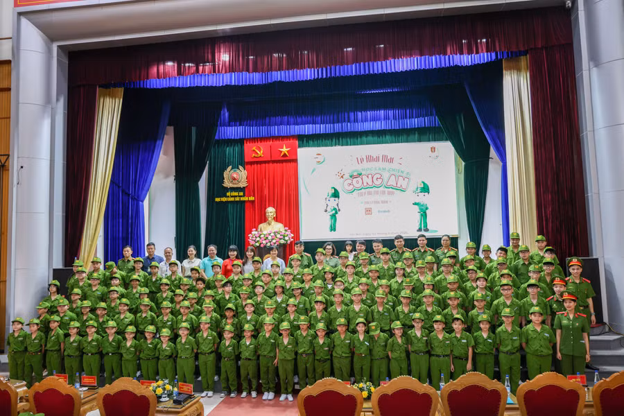 Tham gia chương trình, các em còn có cơ hội thể hiện tinh thần đoàn kết, giao lưu học hỏi giữa các trại sinh.