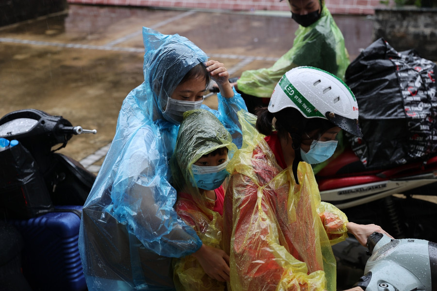 Mọi người đều rất vui vẻ khi được trở về với người thân của mình