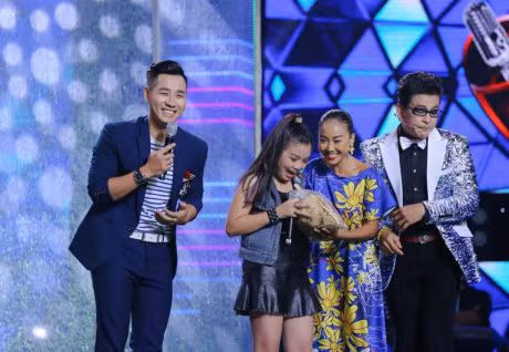 Thanh Bach lam gi khi thay Tran Thanh ngoi ghe nong? - Anh 2