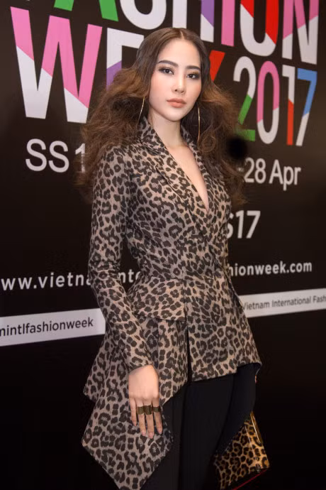 Hoa khoi Nam Em dien ao da bao day ca tinh tai Tuan le thoi trang - Anh 2