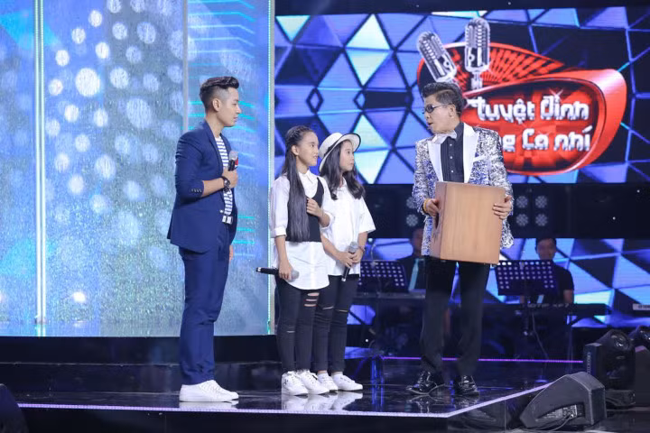 Thanh Bạch làm gì khi thay Trấn Thành ngồi ghế nóng?