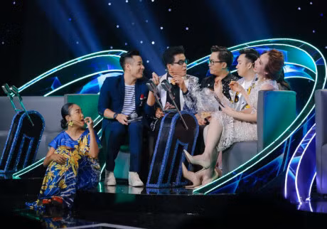 Thanh Bach lam gi khi thay Tran Thanh ngoi ghe nong? - Anh 7