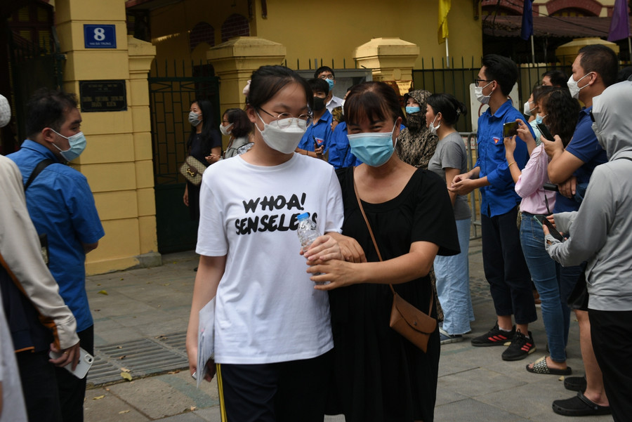 Những chai nước cũng được chuẩn bị cho các thí sinh.