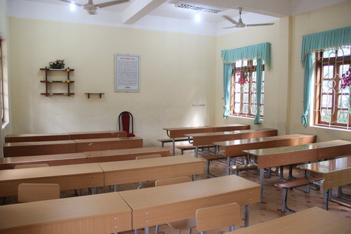 Một phòng thi của điểm thi số 7 - Trường THCS Thi trấn Cát Bà (Cát Hải, Hải Phòng) Một phòng thi của điểm thi số 7 - Trường THCS Thi trấn Cát Bà (Cát Hải, Hải Phòng)