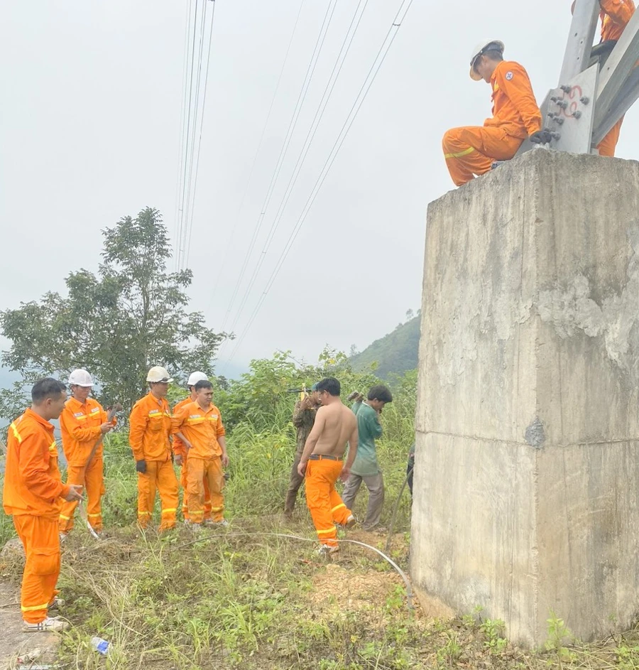 Nhiều thiết bị ở đường dây 220kV Đông Hà - Lao Bảo bị mất.