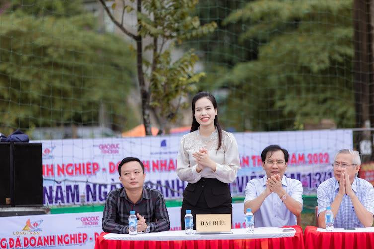 Các đại biểu tham dự lễ khai mạc Giải Bóng đá Doanh nghiệp - doanh nhân Hà Tĩnh lần thứ I năm 2022, tranh Cúp Báo GD&TĐ. Các đại biểu tham dự lễ khai mạc Giải Bóng đá Doanh nghiệp - doanh nhân Hà Tĩnh lần thứ I năm 2022, tranh Cúp Báo GD&TĐ.