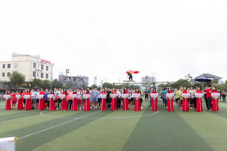 Giải bóng đá Doanh nghiệp - doanh nhân Hà Tĩnh lần thứ I có sự tham gia của 16 đội bóng đến từ các doanh nghiệp, hội doanh nghiệp, doanh nhân trên địa bàn Hà Tĩnh. Giải bóng đá Doanh nghiệp - doanh nhân Hà Tĩnh lần thứ I có sự tham gia của 16 đội bóng đến từ các doanh nghiệp, hội doanh nghiệp, doanh nhân trên địa bàn Hà Tĩnh.