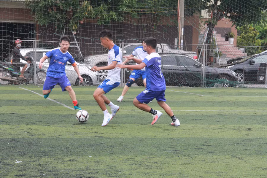 Cũng trong sáng 30/9, tại sân Phú Quang cũng diễn ra màn tranh tài giữa đội Công ty Tư vấn Thủy lợi Hà Tĩnh và Công ty Vĩnh Phúc; đội Công ty An Việt và VNPT Hà Tĩnh; Vietel Hà Tĩnh gặp đội Ô tô Hoàng Hà.