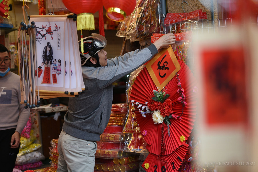 Đồ trang trí mang phong cách cổ truyền được ưa chuộng trong dịp Tết ảnh 13