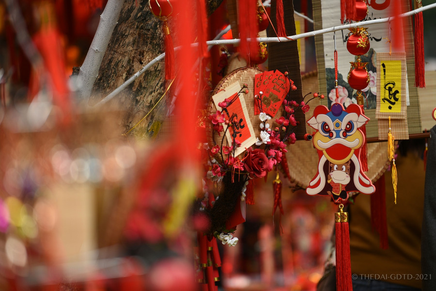 Đồ trang trí mang phong cách cổ truyền được ưa chuộng trong dịp Tết ảnh 9