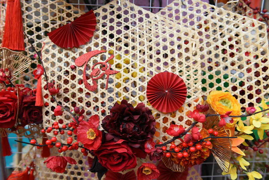 Đồ trang trí mang phong cách cổ truyền được ưa chuộng trong dịp Tết ảnh 10