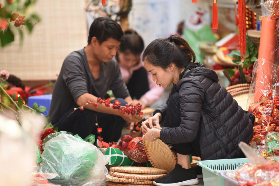 Đồ trang trí mang phong cách cổ truyền được ưa chuộng trong dịp Tết ảnh 15