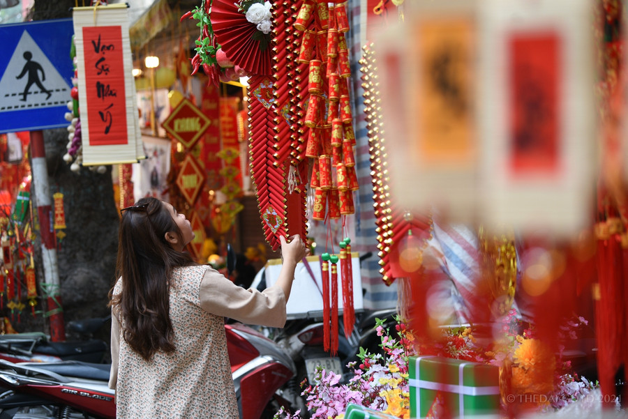 Đồ trang trí mang phong cách cổ truyền được ưa chuộng trong dịp Tết ảnh 6