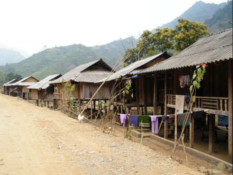 Một góc bản Poọng Một góc bản Poọng