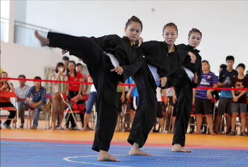 Nguyễn Thị Huyền - Dương Thị Ánh Nguyệt và Phạm Hoàng Thị Phương HCV quyền biểu diễn đồng đội Nguyễn Thị Huyền - Dương Thị Ánh Nguyệt và Phạm Hoàng Thị Phương HCV quyền biểu diễn đồng đội